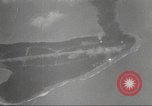 Standbild B-24 Liberator Bomber Insel Ballale Salomonen, 1943, aus Sekunde 34 historischem Filmmaterial Videoclip 65675060499