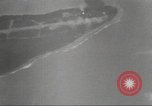 Standbild B-24 Liberator Bomber Insel Ballale Salomonen, 1943, aus Sekunde 36 historischem Filmmaterial Videoclip 65675060499