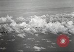 Standbild B-24 Liberator Bomber Insel Ballale Salomonen, 1943, aus Sekunde 40 historischem Filmmaterial Videoclip 65675060499