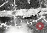 Standbild B-24 Liberator Bomber Insel Ballale Salomonen, 1943, aus Sekunde 45 historischem Filmmaterial Videoclip 65675060499