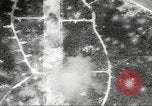 Standbild B-24 Liberator Bomber Insel Ballale Salomonen, 1943, aus Sekunde 54 historischem Filmmaterial Videoclip 65675060499