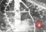 Standbild B-24 Liberator Bomber Insel Ballale Salomonen, 1943, aus Sekunde 55 historischem Filmmaterial Videoclip 65675060499