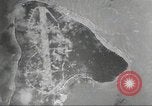 Standbild B-24 Liberator Bomber Insel Ballale Salomonen, 1943, aus Sekunde 58 historischem Filmmaterial Videoclip 65675060499