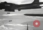 Standbild B-24 Liberator Bomber Rekata Insel Salomonen, 1943, aus Sekunde 21 historischem Filmmaterial Videoclip 65675060501
