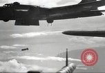 Standbild B-24 Liberator Bomber Rekata Insel Salomonen, 1943, aus Sekunde 22 historischem Filmmaterial Videoclip 65675060501