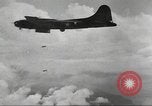 Immagine di Stati Uniti bombardieri Munda New Georgia Isole Salomone, 1943, secondo 15 filmato di repertorio 65675060502
