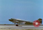 Image C-47 Plan de Skytrain Vietnam, 1967, de la seconde 8 séquences d'archives historiques vidéo 65675060512