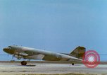 Image C-47 Plan de Skytrain Vietnam, 1967, de la seconde 9 séquences d'archives historiques vidéo 65675060512