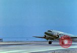 Image C-47 Plan de Skytrain Vietnam, 1967, de la seconde 21 séquences d'archives historiques vidéo 65675060512