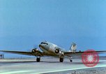 Image C-47 Plan de Skytrain Vietnam, 1967, de la seconde 24 séquences d'archives historiques vidéo 65675060512