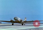 Image C-47 Plan de Skytrain Vietnam, 1967, de la seconde 25 séquences d'archives historiques vidéo 65675060512