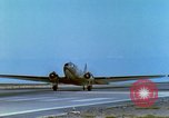 Image C-47 Plan de Skytrain Vietnam, 1967, de la seconde 34 séquences d'archives historiques vidéo 65675060512
