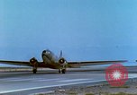Image C-47 Plan de Skytrain Vietnam, 1967, de la seconde 36 séquences d'archives historiques vidéo 65675060512