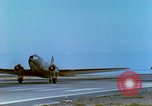 Image C-47 Plan de Skytrain Vietnam, 1967, de la seconde 38 séquences d'archives historiques vidéo 65675060512