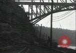 Standbild Arbeiter Niagara Falls New York USA, 1935, aus Sekunde 22 historischem Filmmaterial Videoclip 65675060552