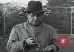 Image aveugles le sénateur Thomas D Schall tirant un pistolet Berwyn Heights Maryland USA, 1935, de la seconde 3 séquences d'archives historiques vidéo 65675060566