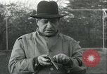 Image aveugles le sénateur Thomas D Schall tirant un pistolet Berwyn Heights Maryland USA, 1935, de la seconde 6 séquences d'archives historiques vidéo 65675060566