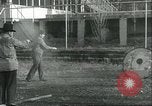 Image aveugles le sénateur Thomas D Schall tirant un pistolet Berwyn Heights Maryland USA, 1935, de la seconde 8 séquences d'archives historiques vidéo 65675060566