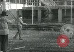 Image aveugles le sénateur Thomas D Schall tirant un pistolet Berwyn Heights Maryland USA, 1935, de la seconde 9 séquences d'archives historiques vidéo 65675060566
