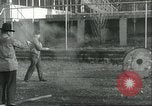 Image aveugles le sénateur Thomas D Schall tirant un pistolet Berwyn Heights Maryland USA, 1935, de la seconde 10 séquences d'archives historiques vidéo 65675060566