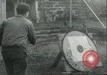 Image aveugles le sénateur Thomas D Schall tirant un pistolet Berwyn Heights Maryland USA, 1935, de la seconde 14 séquences d'archives historiques vidéo 65675060566