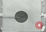 Image aveugles le sénateur Thomas D Schall tirant un pistolet Berwyn Heights Maryland USA, 1935, de la seconde 19 séquences d'archives historiques vidéo 65675060566