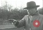 Image aveugles le sénateur Thomas D Schall tirant un pistolet Berwyn Heights Maryland USA, 1935, de la seconde 20 séquences d'archives historiques vidéo 65675060566