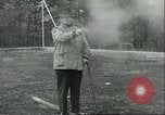 Image aveugles le sénateur Thomas D Schall tirant un pistolet Berwyn Heights Maryland USA, 1935, de la seconde 23 séquences d'archives historiques vidéo 65675060566