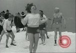 Image ice-parsemé de l'eau Chicago Illinois USA, 1935, de la seconde 6 séquences d'archives historiques vidéo 65675060567
