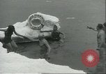 Image ice-parsemé de l'eau Chicago Illinois USA, 1935, de la seconde 18 séquences d'archives historiques vidéo 65675060567