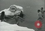 Image ice-parsemé de l'eau Chicago Illinois USA, 1935, de la seconde 19 séquences d'archives historiques vidéo 65675060567