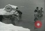 Image ice-parsemé de l'eau Chicago Illinois USA, 1935, de la seconde 21 séquences d'archives historiques vidéo 65675060567