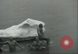 Image ice-parsemé de l'eau Chicago Illinois USA, 1935, de la seconde 27 séquences d'archives historiques vidéo 65675060567