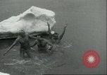 Image ice-parsemé de l'eau Chicago Illinois USA, 1935, de la seconde 28 séquences d'archives historiques vidéo 65675060567