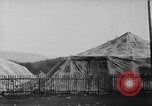 Standbild Arnstadt Konzentrationslager Espenfeld in der Nähe von Arnstadt Deutschland, 1945, aus Sekunde 21 historischem Filmmaterial Videoclip 65675060579