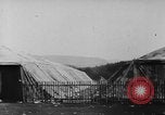 Standbild Arnstadt Konzentrationslager Espenfeld in der Nähe von Arnstadt Deutschland, 1945, aus Sekunde 23 historischem Filmmaterial Videoclip 65675060579