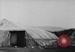 Standbild Arnstadt Konzentrationslager Espenfeld in der Nähe von Arnstadt Deutschland, 1945, aus Sekunde 24 historischem Filmmaterial Videoclip 65675060579