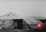 Standbild Arnstadt Konzentrationslager Espenfeld in der Nähe von Arnstadt Deutschland, 1945, aus Sekunde 25 historischem Filmmaterial Videoclip 65675060579