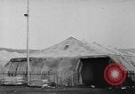 Standbild Arnstadt Konzentrationslager Espenfeld in der Nähe von Arnstadt Deutschland, 1945, aus Sekunde 27 historischem Filmmaterial Videoclip 65675060579