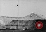 Standbild Arnstadt Konzentrationslager Espenfeld in der Nähe von Arnstadt Deutschland, 1945, aus Sekunde 28 historischem Filmmaterial Videoclip 65675060579