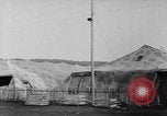 Standbild Arnstadt Konzentrationslager Espenfeld in der Nähe von Arnstadt Deutschland, 1945, aus Sekunde 29 historischem Filmmaterial Videoclip 65675060579