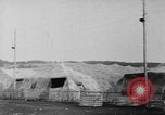 Standbild Arnstadt Konzentrationslager Espenfeld in der Nähe von Arnstadt Deutschland, 1945, aus Sekunde 31 historischem Filmmaterial Videoclip 65675060579