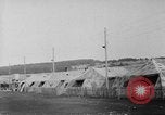 Standbild Arnstadt Konzentrationslager Espenfeld in der Nähe von Arnstadt Deutschland, 1945, aus Sekunde 35 historischem Filmmaterial Videoclip 65675060579