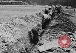 Standbild Arnstadt Konzentrationslager Espenfeld in der Nähe von Arnstadt Deutschland, 1945, aus Sekunde 45 historischem Filmmaterial Videoclip 65675060579
