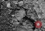 Standbild Arnstadt Konzentrationslager Espenfeld in der Nähe von Arnstadt Deutschland, 1945, aus Sekunde 59 historischem Filmmaterial Videoclip 65675060579