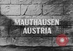 Standbild Konzentrationslagers Mauthausen Österreich, 1945, aus Sekunde 3 historischem Filmmaterial Videoclip 65675060581