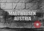 Standbild Konzentrationslagers Mauthausen Österreich, 1945, aus Sekunde 4 historischem Filmmaterial Videoclip 65675060581