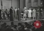 Standbild goldenen Hausschuhe Hollywood Los Angeles California USA, 1943, aus Sekunde 6 historischem Filmmaterial Videoclip 65675060594