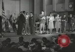 Standbild goldenen Hausschuhe Hollywood Los Angeles California USA, 1943, aus Sekunde 8 historischem Filmmaterial Videoclip 65675060594