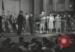 Standbild goldenen Hausschuhe Hollywood Los Angeles California USA, 1943, aus Sekunde 10 historischem Filmmaterial Videoclip 65675060594
